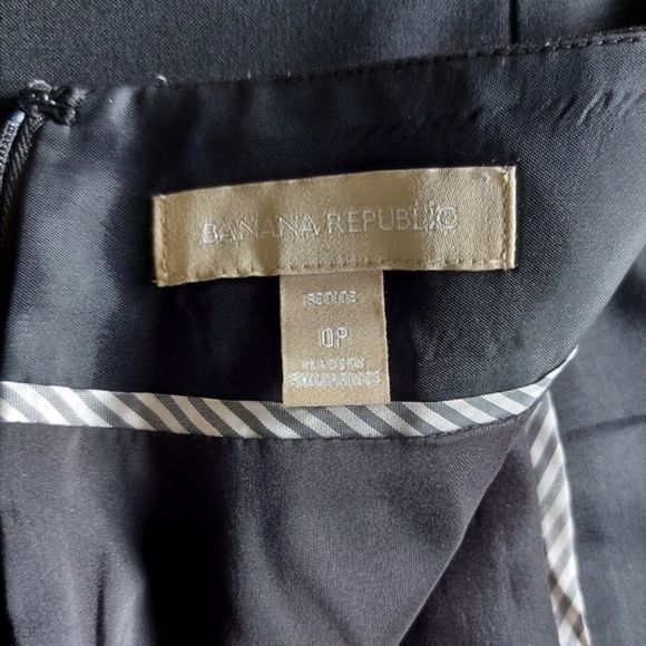 Banana Republic black above knee pencil skirt 0P (27" waist) - Picture 3 of 13